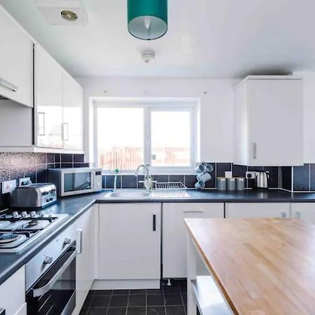 Spacious 5 Bedroom Home Hosted By Mcr Dens Manchester Exteriör bild