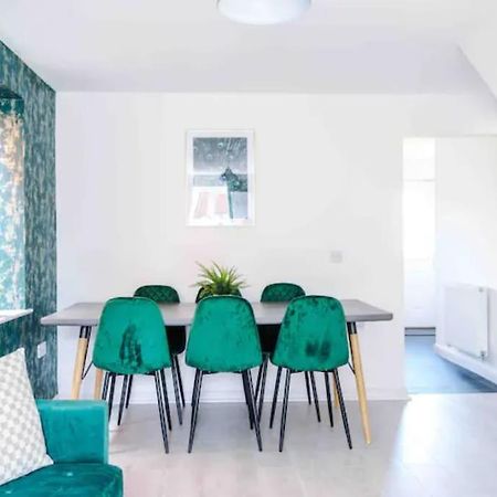 Spacious 5 Bedroom Home Hosted By Mcr Dens Manchester Exteriör bild