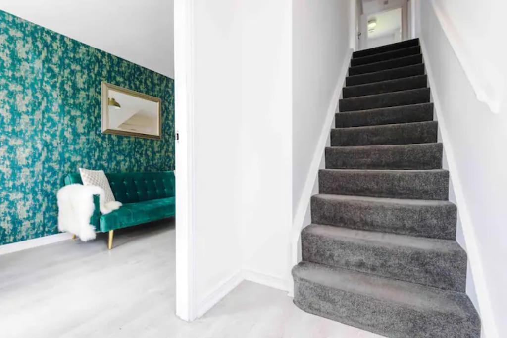 Spacious 5 Bedroom Home Hosted By Mcr Dens Manchester Exteriör bild
