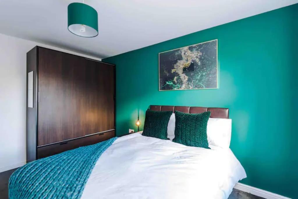 Spacious 5 Bedroom Home Hosted By Mcr Dens Manchester Exteriör bild